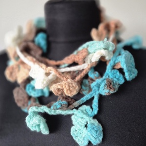 Flori crosetate, esarfa de primavara - Artynos.ro