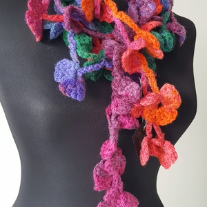 Flori crosetate, esarfa de primavara - îmbrăcăminte și modă - eșarfe, pălării, fularuri - eșarfe - Artynos.ro