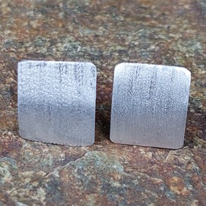 Cercei minimali, pătrați, din aluminiu - bijuterii - cercei - cercei cu figurine - Artynos.ro