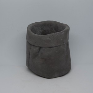 Ghiveci de beton în formă de sac încrețit de culoare antracit și bej -  - Artynos.ro