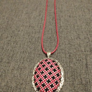colier brodat cruce cu motiv popular -  - Artynos.ro