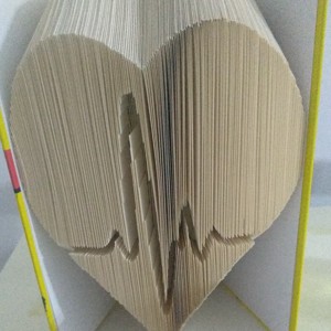 Semnal ECG cardiac sculptura de carte, Casa & Stil de viata, Accesorii pentru decorat casa, Decoratiuni de masa si decoratiuni pentru rafturi , Sculptura de carte, carte pliata, , ARTYNOS