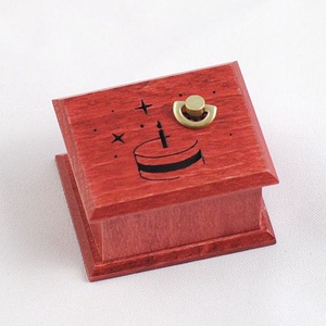 Születésnap zenedoboz piros Happy Birthday to You - casă & stil de viață - accesorii pentru decorat casa - decorațiuni de masă și decorațiuni pentru rafturi  - cutii muzicale - Artynos.ro