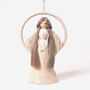 Macrame înger decor de perete - înger lung alb îmbrăcat cu aripi pe un cerc macrame - crăciun - decorațiuni de crăciun de casă - Artynos.ro