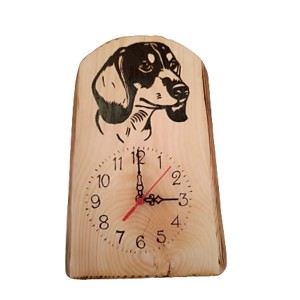 Ceas de perete din pin rosu cu caine dachshund - Artynos.ro