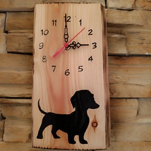Ceas de perete din lemn cu câine dachshund -  - Artynos.ro