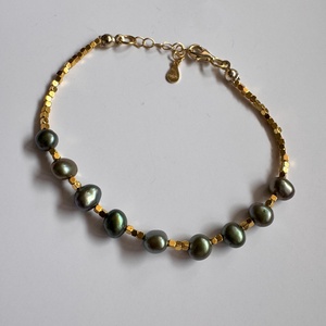 Bratara Emerald Glow, din perle naturale verzi si hematit auriu cu argint 925 placat cu aur, reglabila 16-19 cm - Artynos.ro