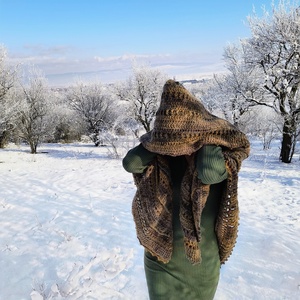 Assasins Creed Inspired Hand-Crocheted Hooded Cloak - îmbrăcăminte și modă - eșarfe, pălării, fularuri - șaluri - Artynos.ro