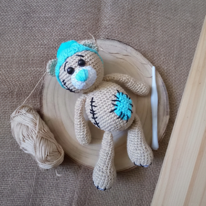 Crosetat ursulet de plus cicatrizat in capac, Jucarii si echipamente pentru copii, Plusuri, Ursulet de plus, Crosetat, ARTYNOS