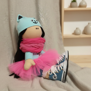 Papusa roz cu fusta din tul - Artynos.ro