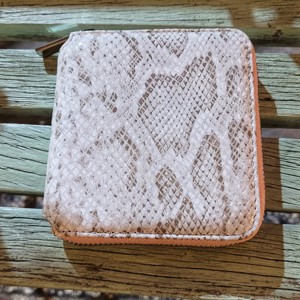 Sarpe alb - mini portofel, Geanta si husa, Portofele, huse, suporturi, Portofel, Portofele dama, , Portofel mic compact din piele pentru bani de hartie, monede si carduri.
Nu va plac portofelele mar..., ARTYNOS