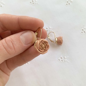 Cercei Roses - bijuterii - cercei - cercei agățați - Artynos.ro