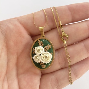 Colier Velvet Green - bijuterii - coliere - coliere cu pandantive - Artynos.ro