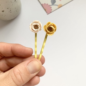 Set 2 agrafe Flowers - îmbrăcăminte și modă - accesorii păr - bandă de păr și agrafe păr - Artynos.ro
