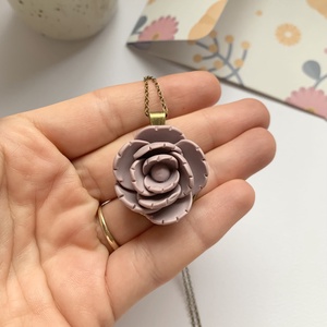 Colier Rose - bijuterii - coliere - coliere cu pandantive - Artynos.ro
