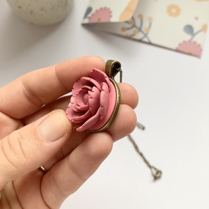 Colier Rose - bijuterii - coliere - coliere cu pandantive - Artynos.ro