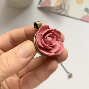 Colier Rose - bijuterii - coliere - coliere cu pandantive - Artynos.ro