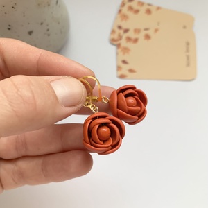 Cercei Roses - bijuterii - cercei - cercei agățați - Artynos.ro