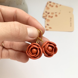 Cercei Roses - bijuterii - cercei - cercei agățați - Artynos.ro