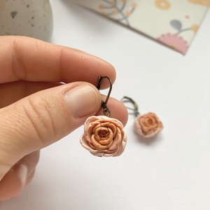 Cercei Roses - bijuterii - cercei - cercei agățați - Artynos.ro