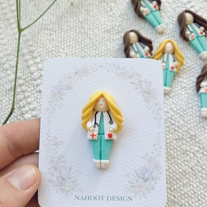 Brosa Martisor doctorita asistenta - par blond - Artynos.ro