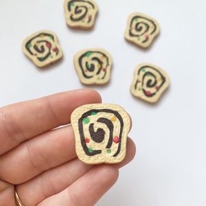 Mărțișor brosa Cozonac - bijuterii - mărțișor - Artynos.ro