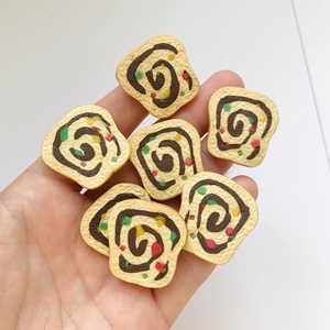 Mărțișor brosa Cozonac - bijuterii - mărțișor - Artynos.ro