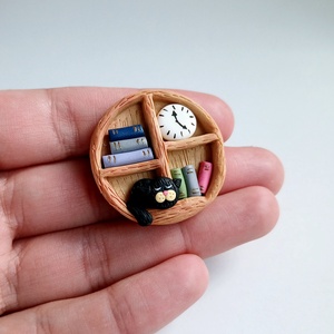 Brosa Pisica, Bijuterii, Martisor, , Brosa lucrata integral manual, din lut polimeric. Sub forma de mini biblioteca cu pisicuta, carti s..., ARTYNOS