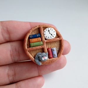 Brosa Pisica, Bijuterii, Martisor, , Brosa lucrata integral manual, din lut polimeric. Sub forma de mini biblioteca cu pisicuta, carti s..., ARTYNOS