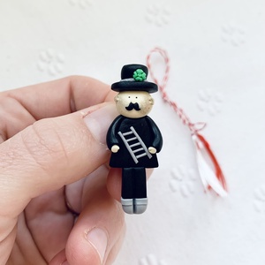 Martisor Cosar, Bijuterii, Martisor, , Martisor modelat manual din lut polimeric, sub forma de cosar

Vine insotit de cartonas si snur tra..., ARTYNOS