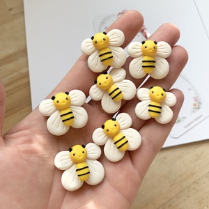  Martisor Albinuta, Bijuterii, Martisor, , Martisor modelat manual din lut polimeric, sub forma de albinuta

Vine insotit de cartonas si snur ..., ARTYNOS