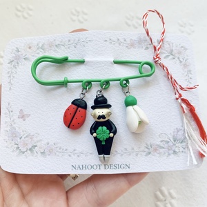 Brosa Cosarul norocos, Bijuterii, Martisor, , Martisor modelat manual din lut polimeric, cu elemente care vestesc primavara: cosarul norocos, gin..., ARTYNOS
