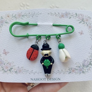 Broșă Cosarul norocos - bijuterii - mărțișor - Artynos.ro