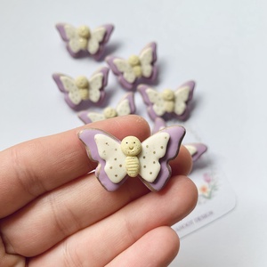  Martisor Fluturas, Bijuterii, Martisor, , Martisor modelat manual din lut polimeric, sub forma de fluturas

Vine insotit de cartonas si snur ..., ARTYNOS