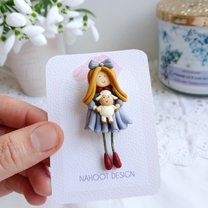 Broșă Fetita blonda - bijuterii - mărțișor - Artynos.ro