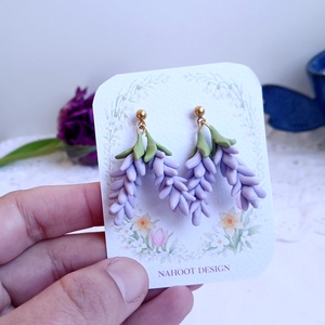 Cercei Lavender, Bijuterii, Cercei, Cercei cu figurine, , Cercei modelati manual din lut polimeric, cu flori de lavanda.

Tortitele sunt din inox.
Lungime to..., ARTYNOS
