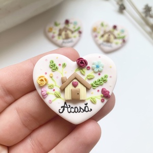 Brosa Acasa, Bijuterii, Brose, , Brosa lucrata manual din fimo, cu simbolistica ACASA si detalii florale

Cu ac de brosa lipit pe sp..., ARTYNOS