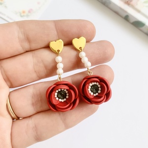 Cercei Miss Poppy, Bijuterii, Cercei, Clipsuri, , Cercei modelati manual din lut polimeric, sub forma de maci si decorati cu perlute

Lungime totala:..., ARTYNOS