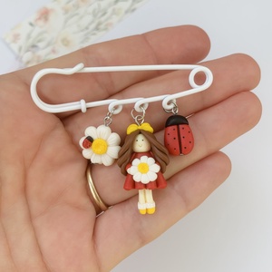 Brosa pe ac Fetita cu buburuza, Bijuterii, Martisor, , Brosa cu elemente lucrate manual din lut polimeric

Dimensiune aproximativa : 6 cm

Vom expedia com..., ARTYNOS