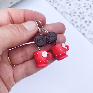 Cercei Coffee and cookie, Bijuterii, Cercei, Cercei cu figurine, , Cercei modelati manual din lut polimeric, cu figurine in nuante pastel

Lungime totala: 4 cm

Cu to..., ARTYNOS