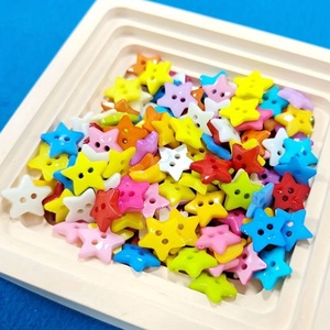 Nasturi din plastic in forma de stelute - Artynos.ro