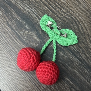 Cireașă Croșetată  - bijuterii - mărțișor - Artynos.ro