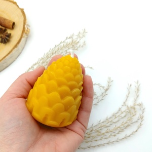 Lumanare din ceara naturala de albine, in forma de con de brad, Casă & Stil de viață, Lumânări, parfumuri, arome, Lumânare - lumânări artizanale, Lumânare și fabricarea lumânărilor, ARTYNOS