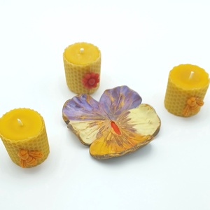 Lumanari votive din ceara naturala de albine, cu suport ceramic panseluta - casă & stil de viață - lumânări, parfumuri, arome - lumânare - lumânări artizanale - Artynos.ro