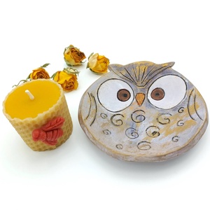 Lumanare votiva din ceara naturala de albine, cu suport ceramic bufnita - Artynos.ro