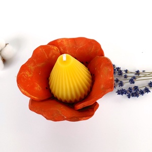 Lumanari din ceara naturala de albine, in forma de para cu suport ceramic floare de mac - Artynos.ro