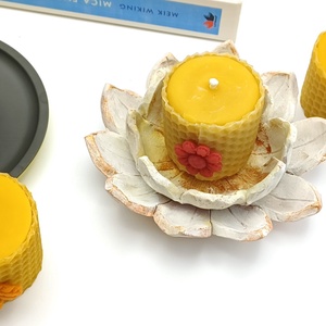 Lumanari votive din ceara naturala de albine, cu suport ceramic floare de nufar - casă & stil de viață - lumânări, parfumuri, arome - lumânare - lumânări artizanale - Artynos.ro