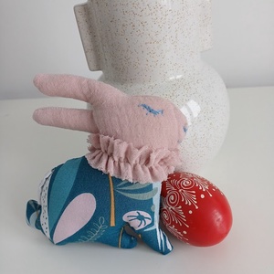 Iepure textil handmade � decor de Paște - casă & stil de viață - decorațiuni de casă - decorațiuni de masă și rafturi - decorațiuni de masă - Artynos.ro