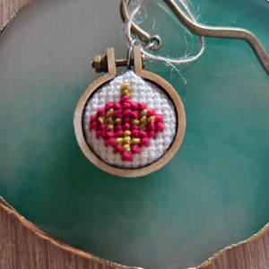 Metal marcaj ornament pom de Crăciun - cărți și creații cu tematică muzicală, cadouri - semn de carte - Artynos.ro