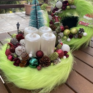 Ușă de Crăciun Grinch și coroană de Advent  -  - Artynos.ro